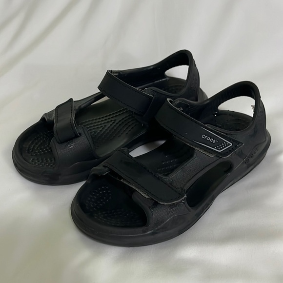 🐊 Crocs Black Adjustable Strap Toddler Sandals - Picture 1 of 4